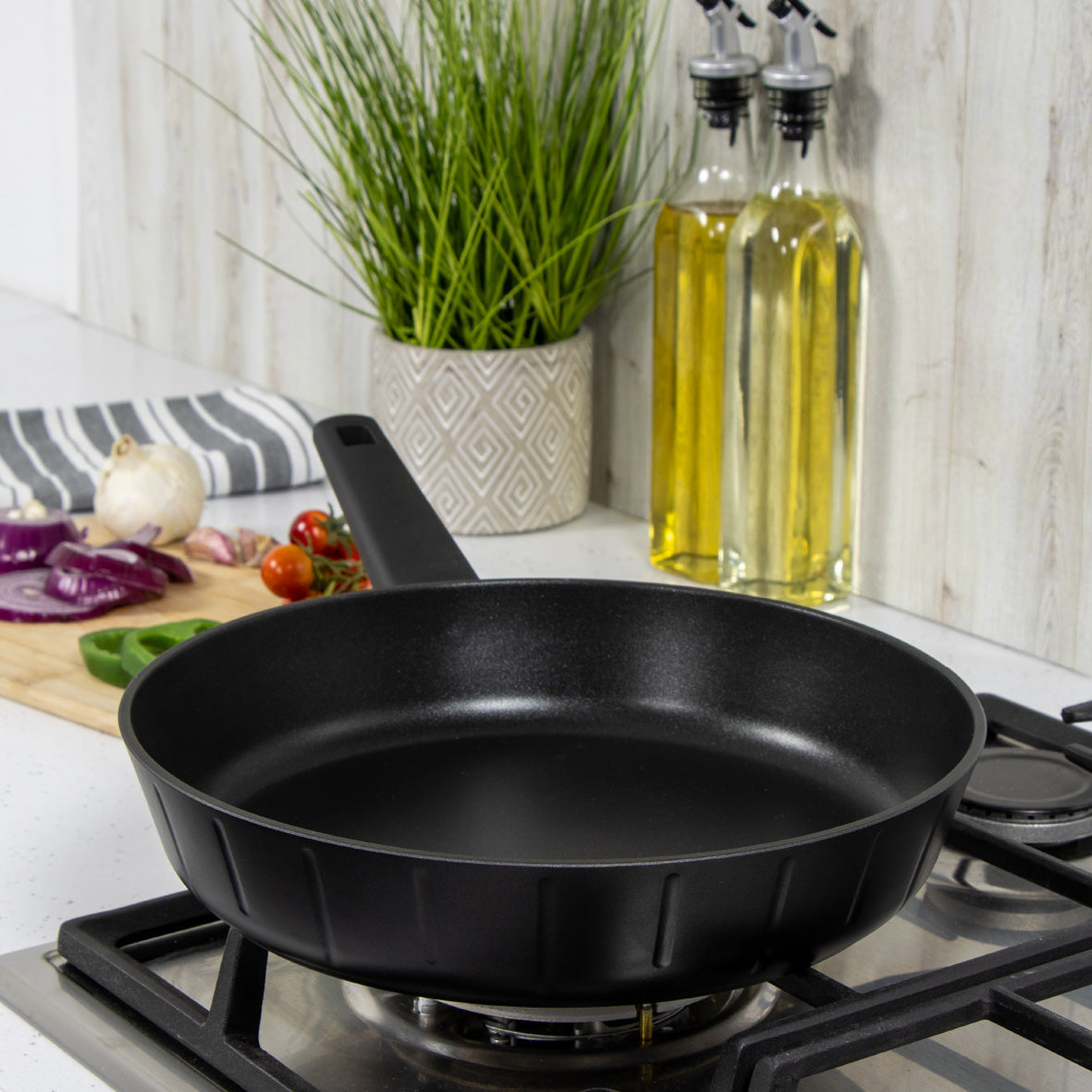 Neuvo 2-Piece Frying Pan & Saucepan Set