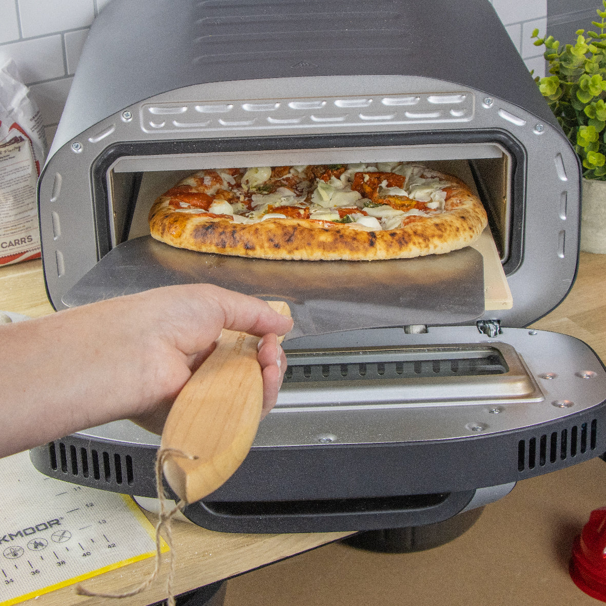 Pizza Peel with Folding Handle