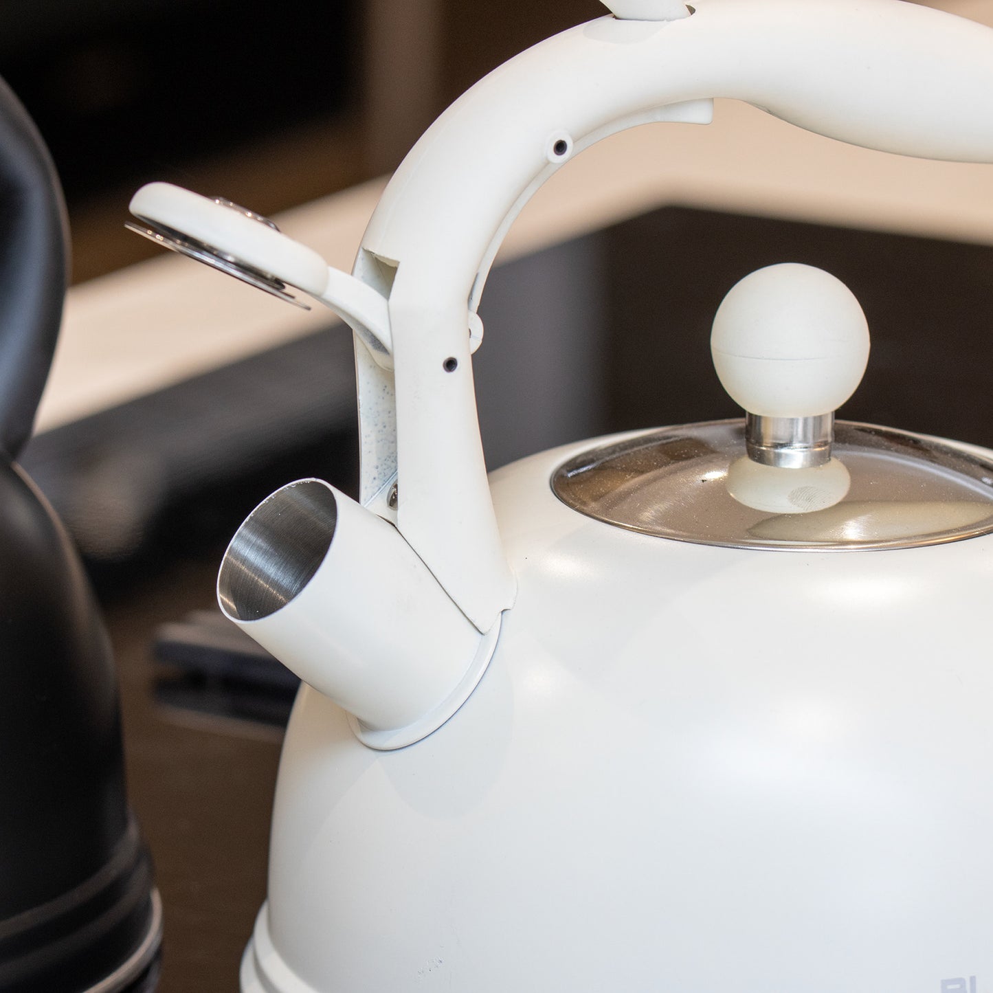 2.5L Whistling Kettle Ivory