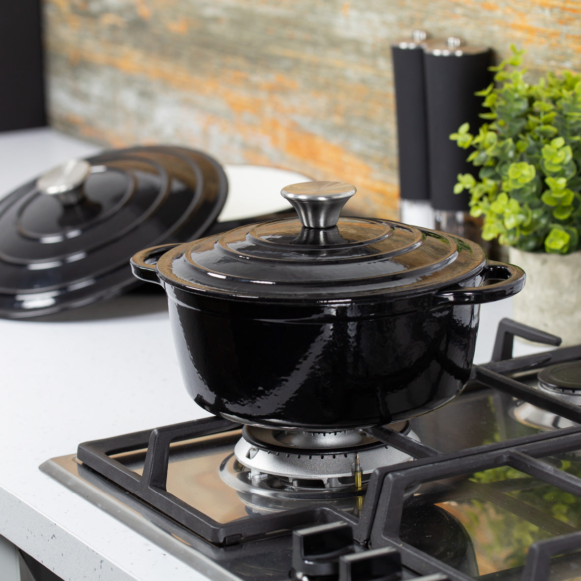 22cm Black Cast Iron Casserole Dish With Lid