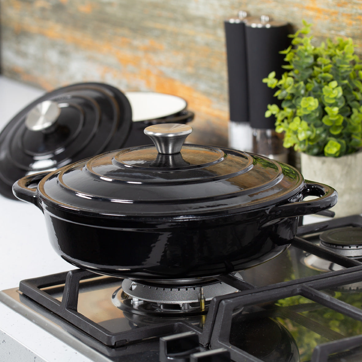 28cm Black Cast Iron Shallow Casserole Dish With Lid