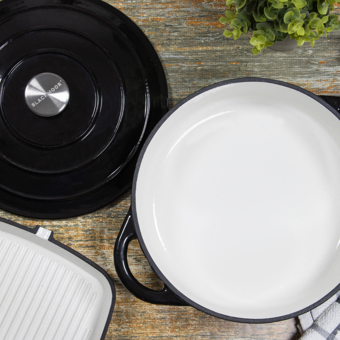 28cm Black Cast Iron Shallow Casserole Dish With Lid