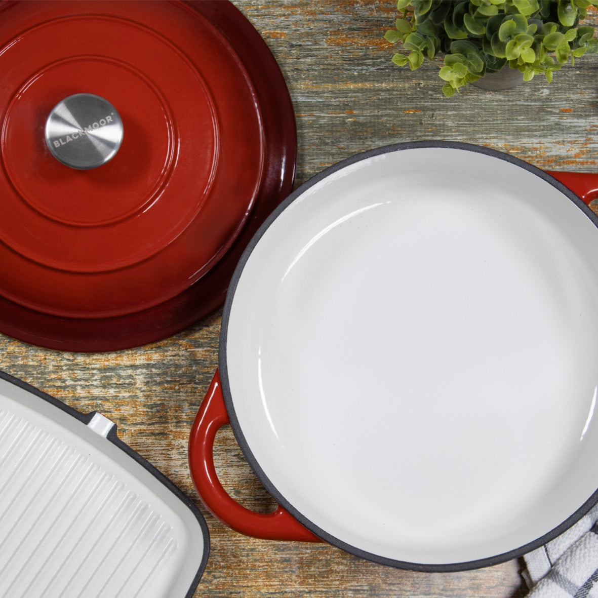 28cm Red Cast Iron Shallow Casserole Dish With Lid