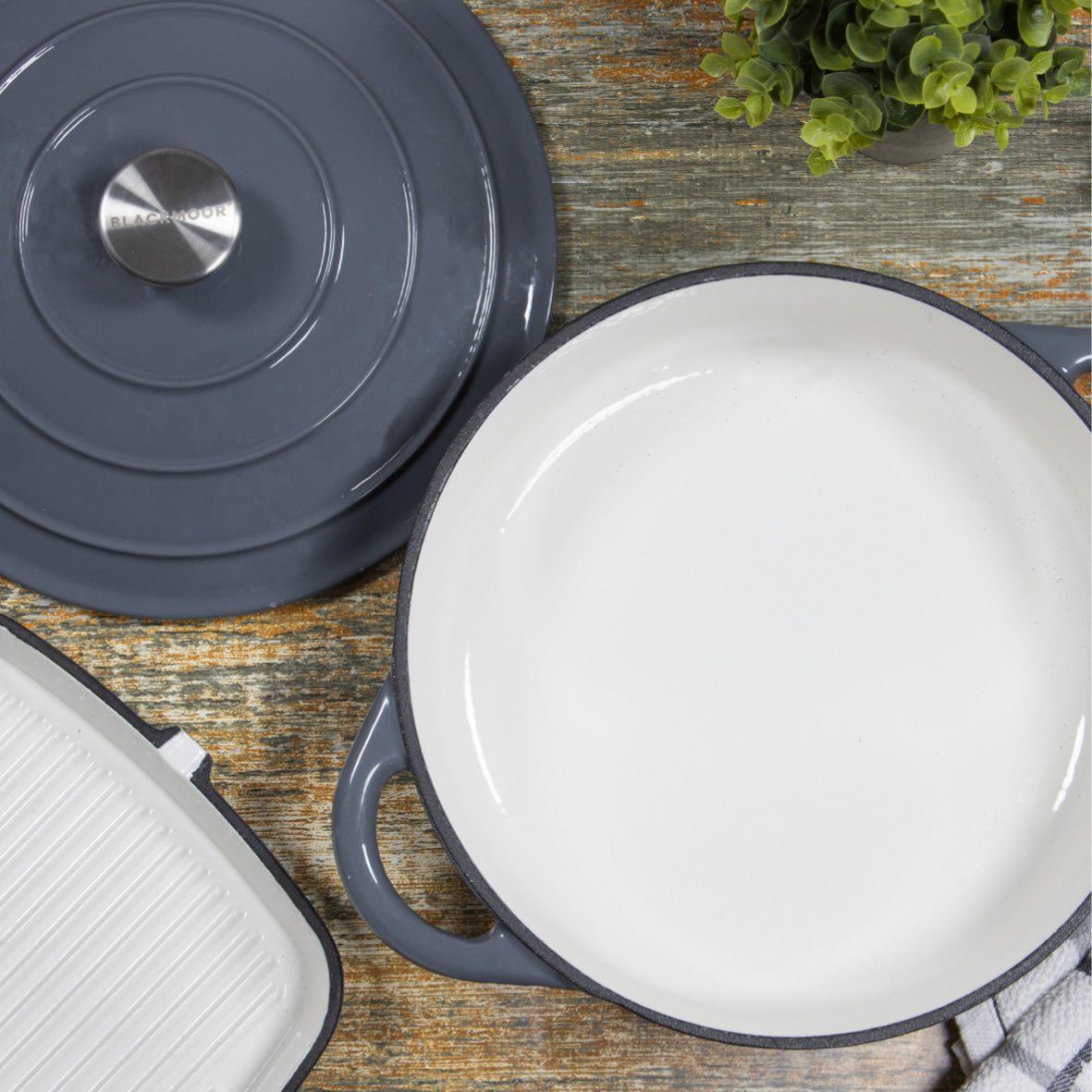 28cm Grey Cast Iron Shallow Casserole Dish With Lid